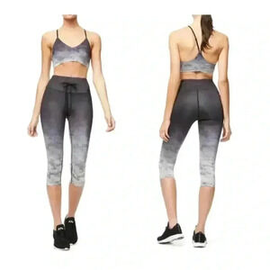 Good American Cinched Waist‎ Capri Camo Size Large